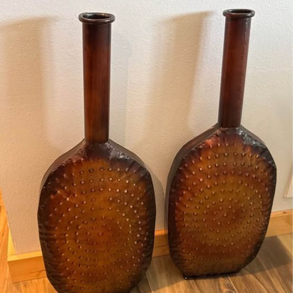 2 Metal mediterranean style floor base is 30 inches tall Floor Vases